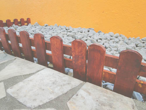 parede_branca_quintal_cerca